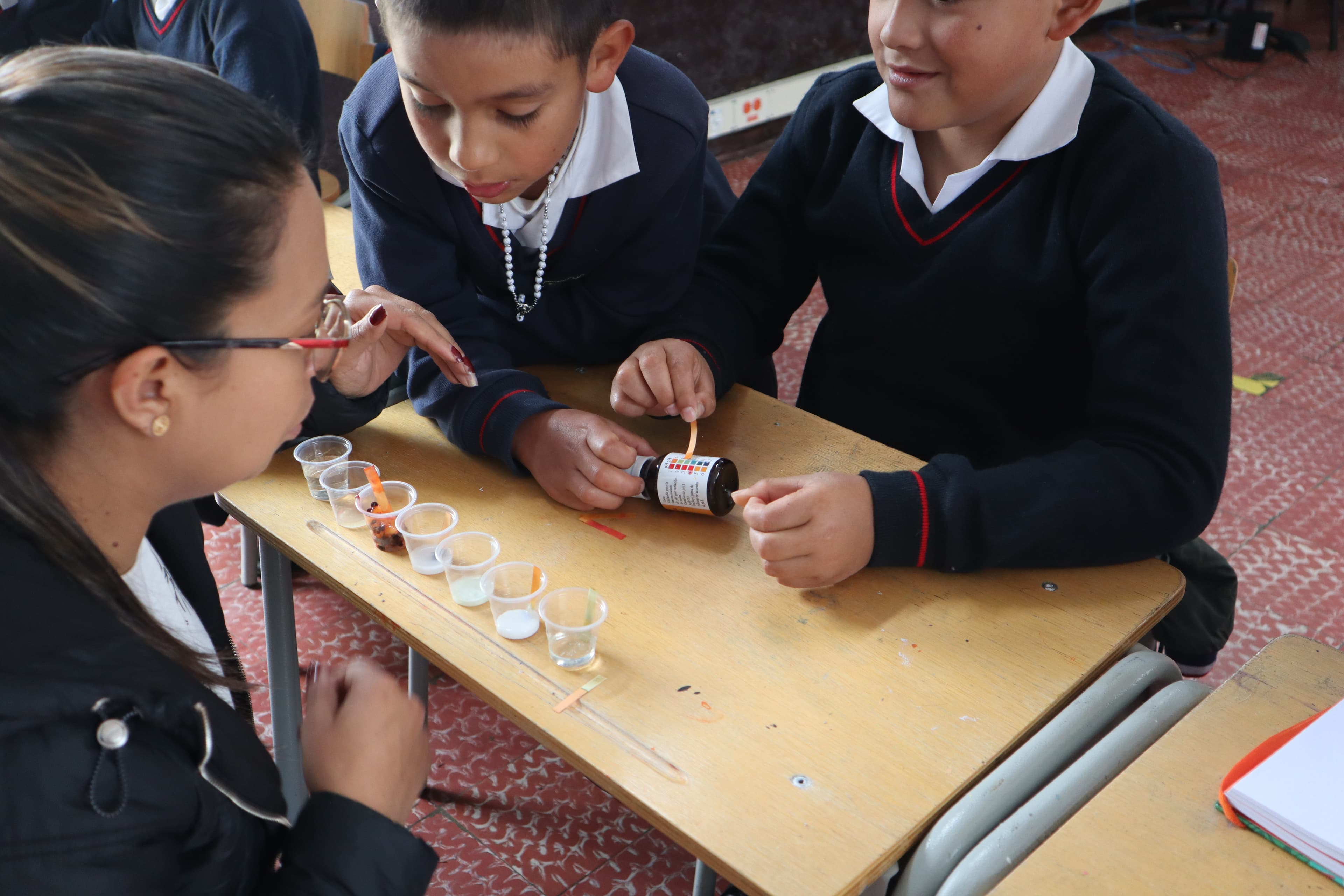 Niños aprendiendo